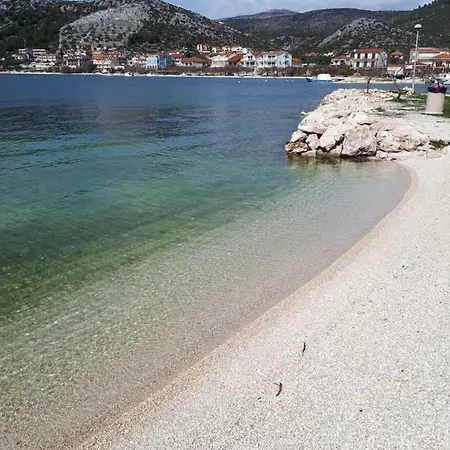 Apartment Palmino Seget Vranjica